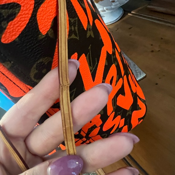 SOLD!!🍊Louis Vuitton Neverfull GM Orange Graffiti 🍊 - Picture 9 of 16